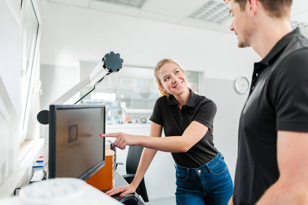 Mit unserer Betriebsübergang-Checkliste sichern Sie die Zukunft Ihrer Mitarbeiter und die Nachfolge Ihres Dentallabors